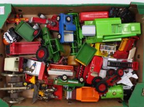 A tray containing a collection of mixed diecasts to include various Britains Land Rovers, a Matchbox