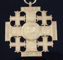 A Vatican medal of the Holy Land Jerusalem Pilgrims Cross, Gold grade, marked 18 and tests as