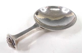 An Arts & Crafts hammered silver caddy spoon, maker AE Jones, Birmingham 1926, 17.5g, 6.3cm