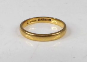 A 22ct gold wedding band, 2.8g, size K