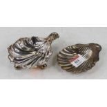 An Edwardian silver shell shaped bonbon dish, 1.1oz, 10cm; together with a silver plated example (