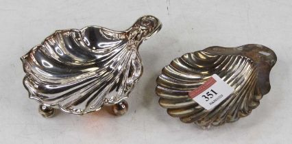 An Edwardian silver shell shaped bonbon dish, 1.1oz, 10cm; together with a silver plated example (