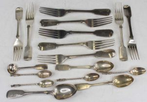 Assorted silver flatware, principally in the Fiddle pattern, various dates and makers but