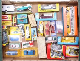 One tray containing a mixed quantity of diecast plastic and tinplate vehicles and accessories to
