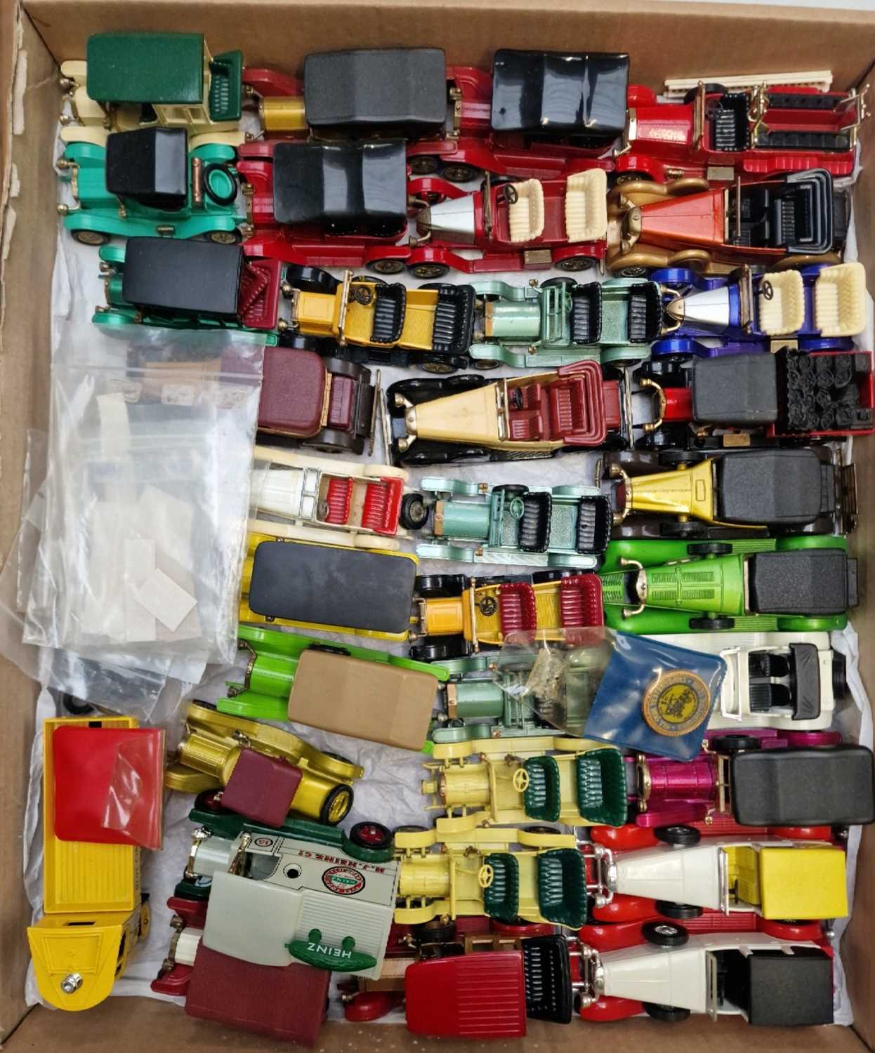 A tray of loose Matchbox Lesney Models of Yesteryear, with examples including a Y1 Ford Model T, a