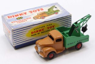 Dinky Toys No. 25X Breakdown Lorry comprising of tan cab and chassis with green back and red hubs,