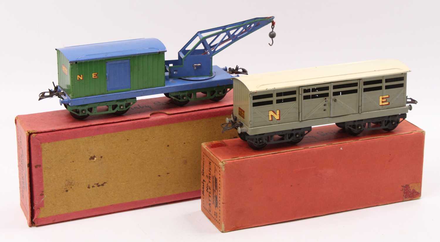Two NE bogie items: 1933-6 NE breakdown van & crane, lighter blue base & roof, green bogies, small - Image 2 of 2