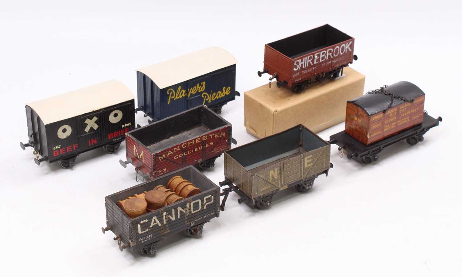 Seven goods wagons: Bakelite Leeds Model Co. ‘OXO’ goods van (VG-E); Bakelite LMC ‘Player’s - Image 2 of 2