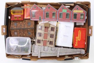 Large tray containing 00-gauge scenic items, including a dozen or so manually operated signals,