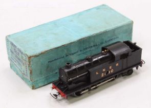 Hornby-Dublo pre-war DL7 clockwork 0-6-2 tank loco LNER black 2690. Slight fatigue to one of the