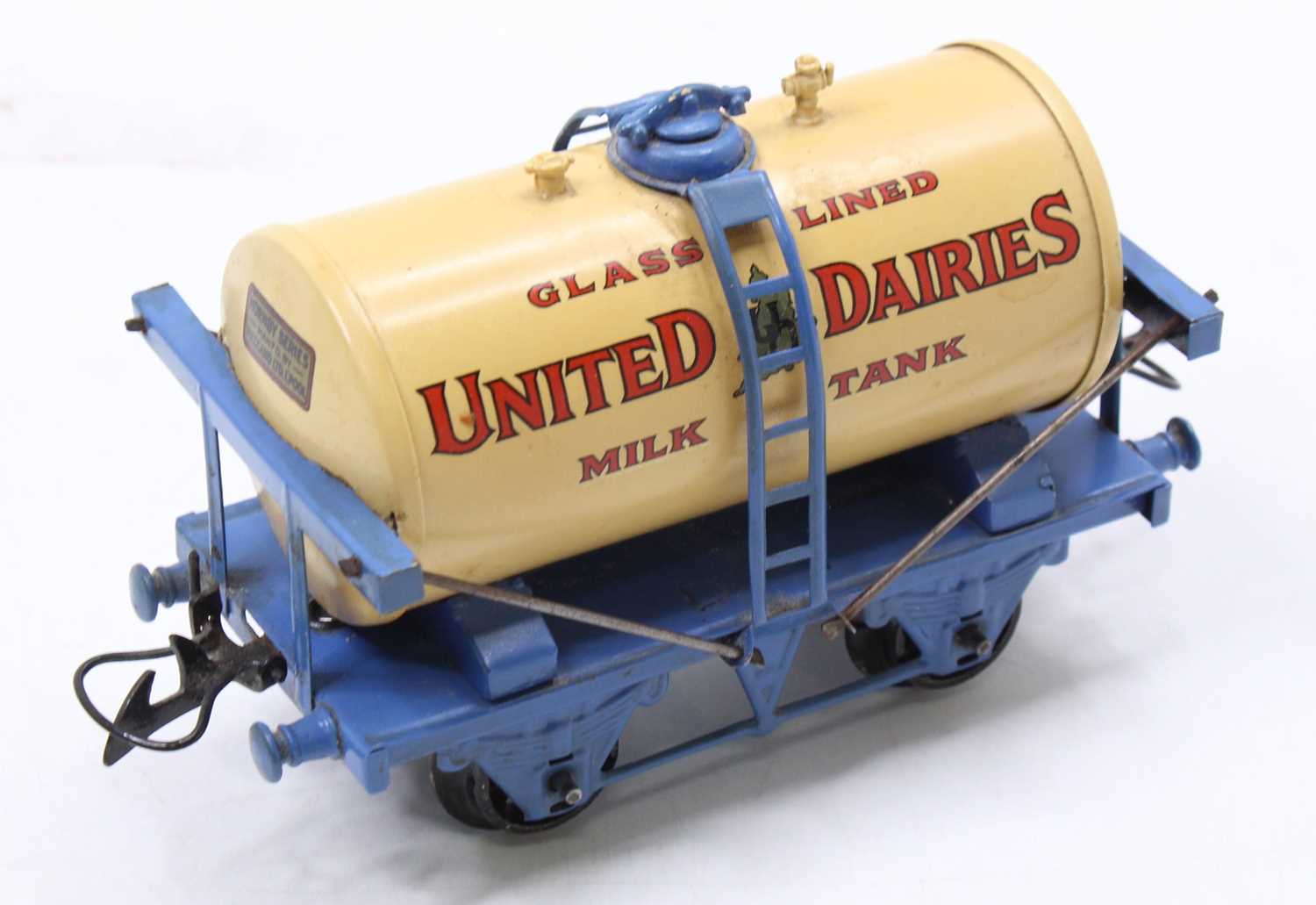 1934-7 Hornby ‘United Dairies’ milk tank wagon. Lighter blue standard base, ladders & ends. No drain