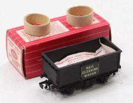4654 Hornby-Dublo Rail Cleaning wagon, original box with two filters, instructions and correct