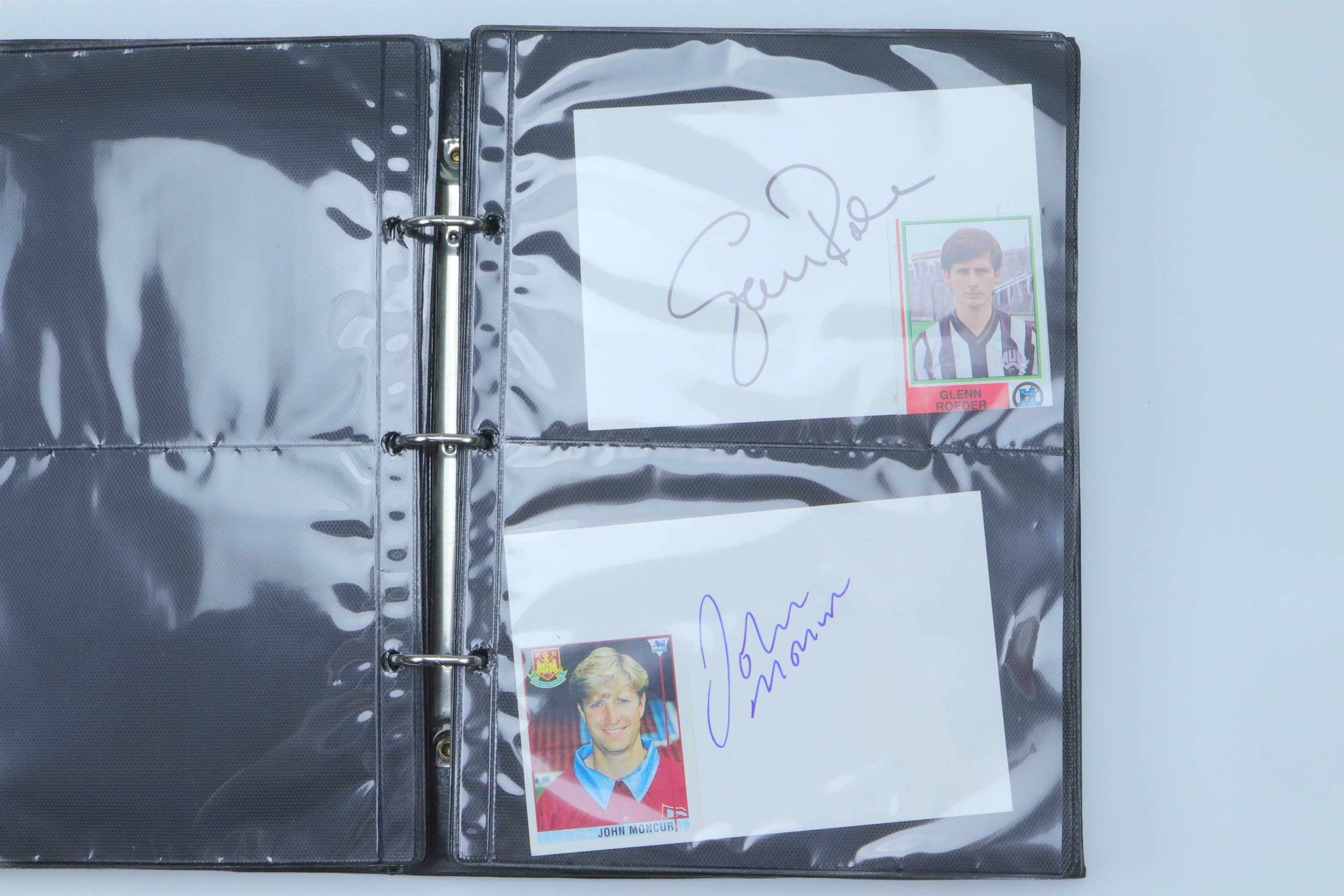 [ Autographs ] Album of football players' signatures, including Bobby Robson, Glen Hoddle, George - Image 20 of 35