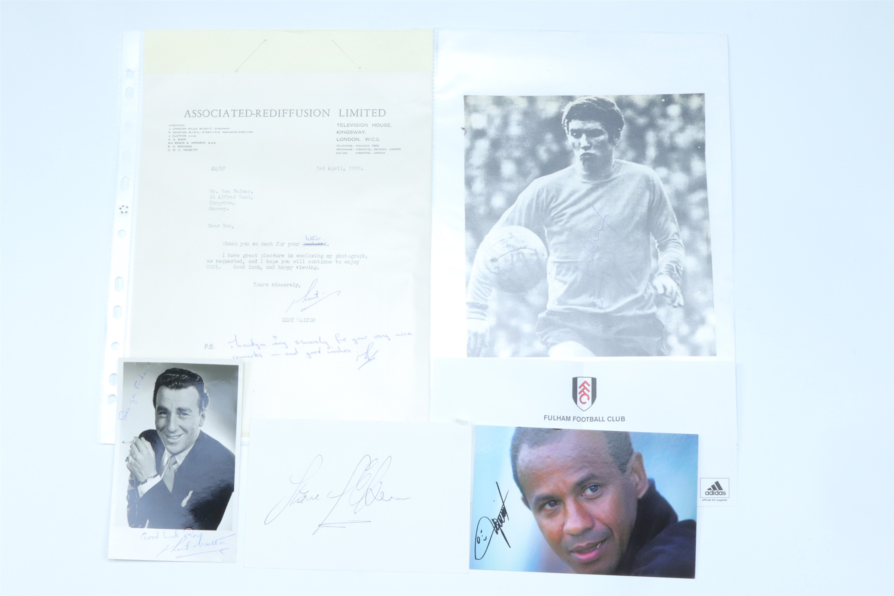 [ Autographs ] Album of football players' signatures, including Bobby Robson, Glen Hoddle, George - Image 3 of 35