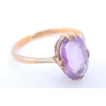 An early 20th Century amethyst and 9 ct yellow metal finger ring, the 10 x 6.5 mm marquise cut stone