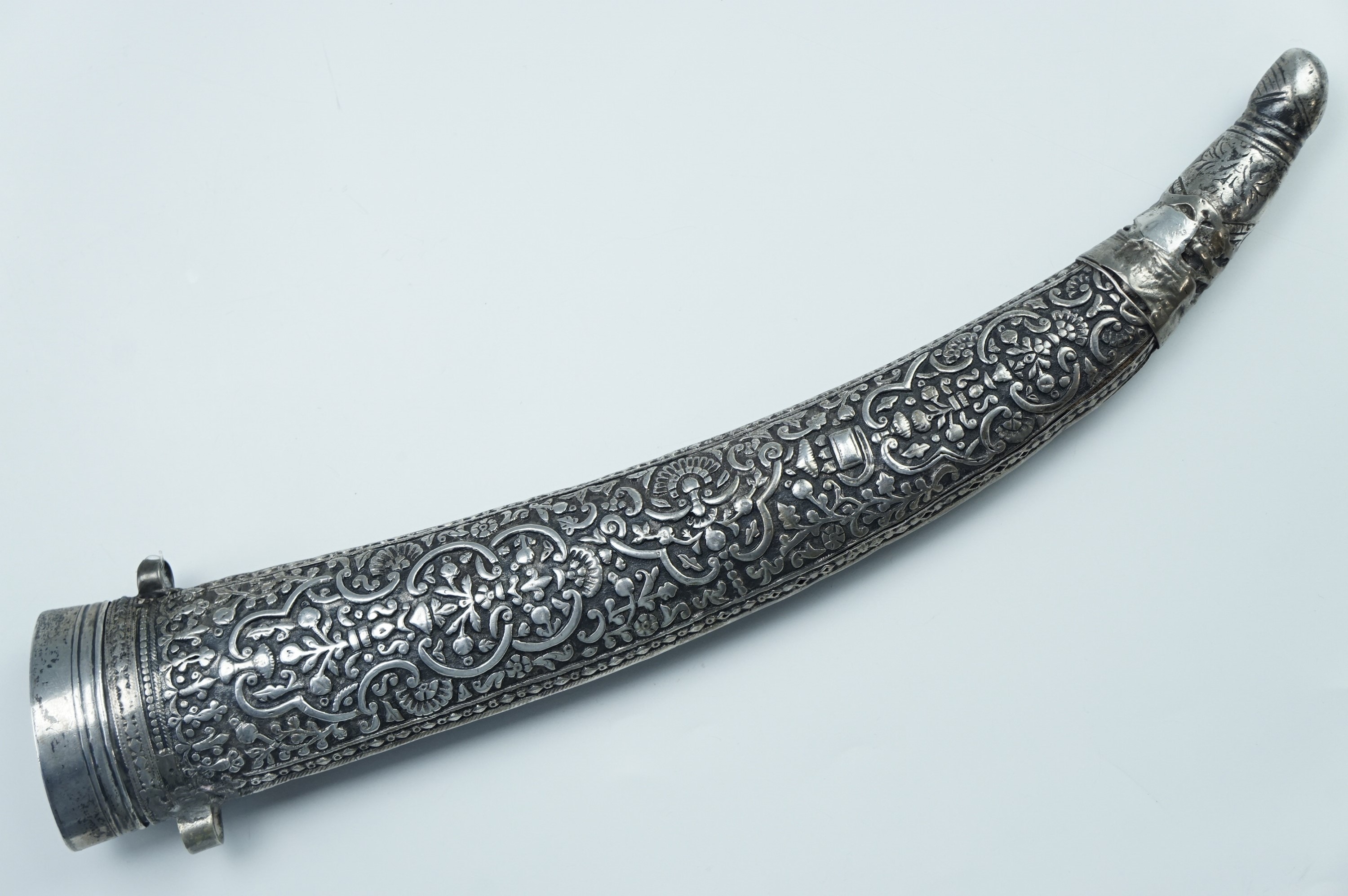 A fine late 19th / early 20th Century Middle Eastern jambiya dagger, the hilt bound in finely - Image 3 of 9