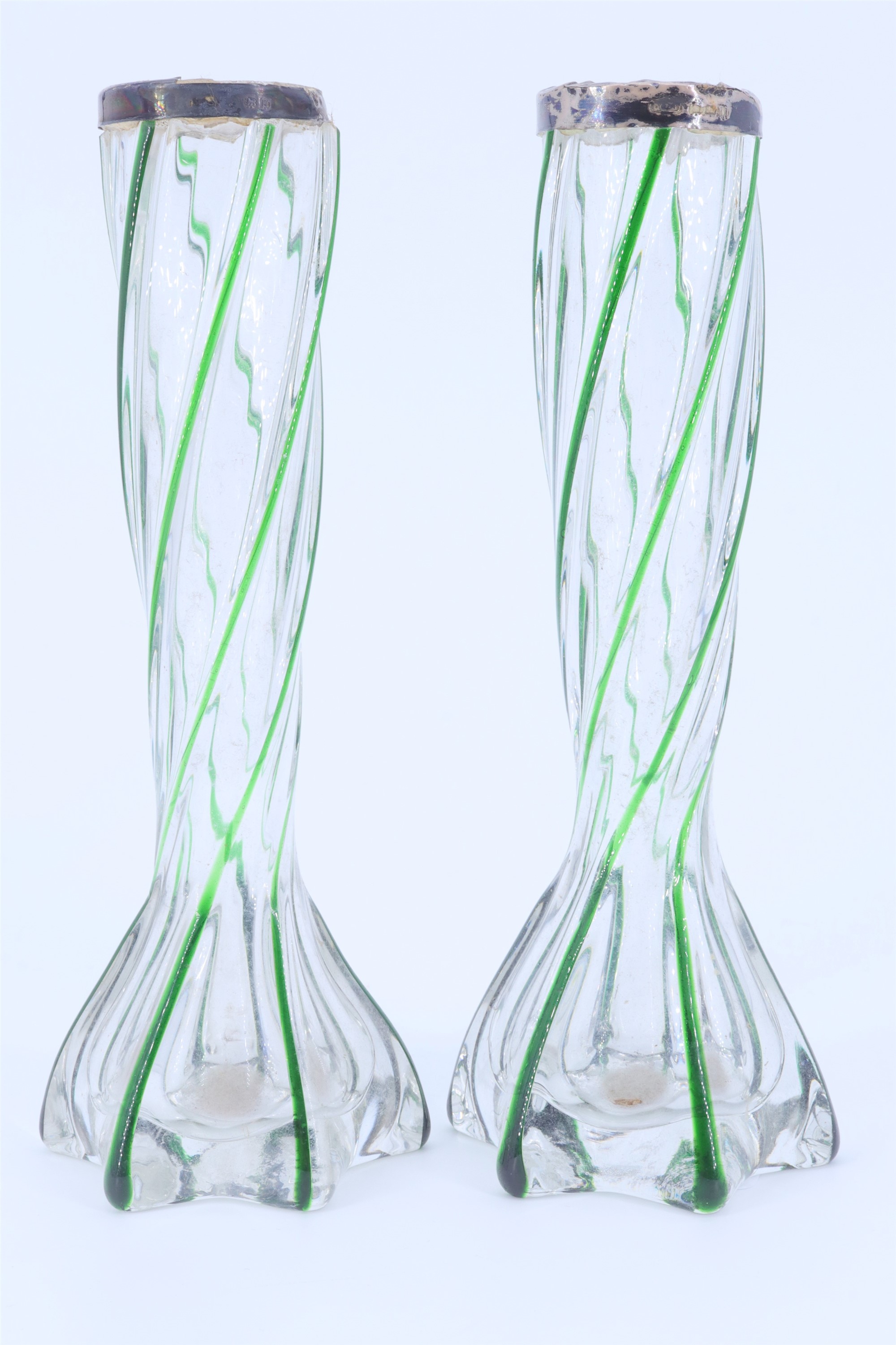 A pair of early 20th Century trailed glass, silver rimmed bud vases, Birmingham, 1906, 16.5 cm