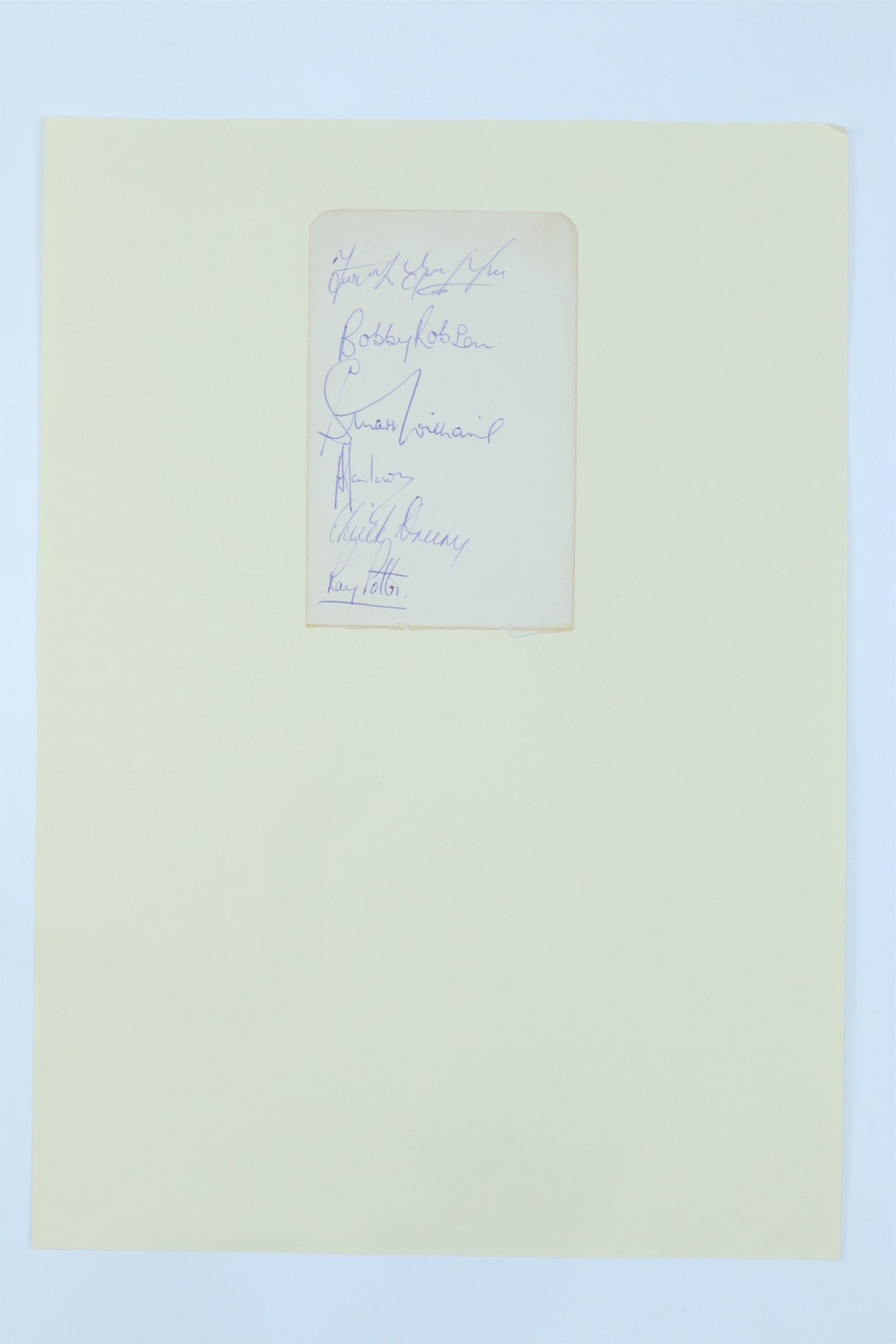 [ Autographs ] Album of football players' signatures, including Bobby Robson, Glen Hoddle, George - Image 2 of 35