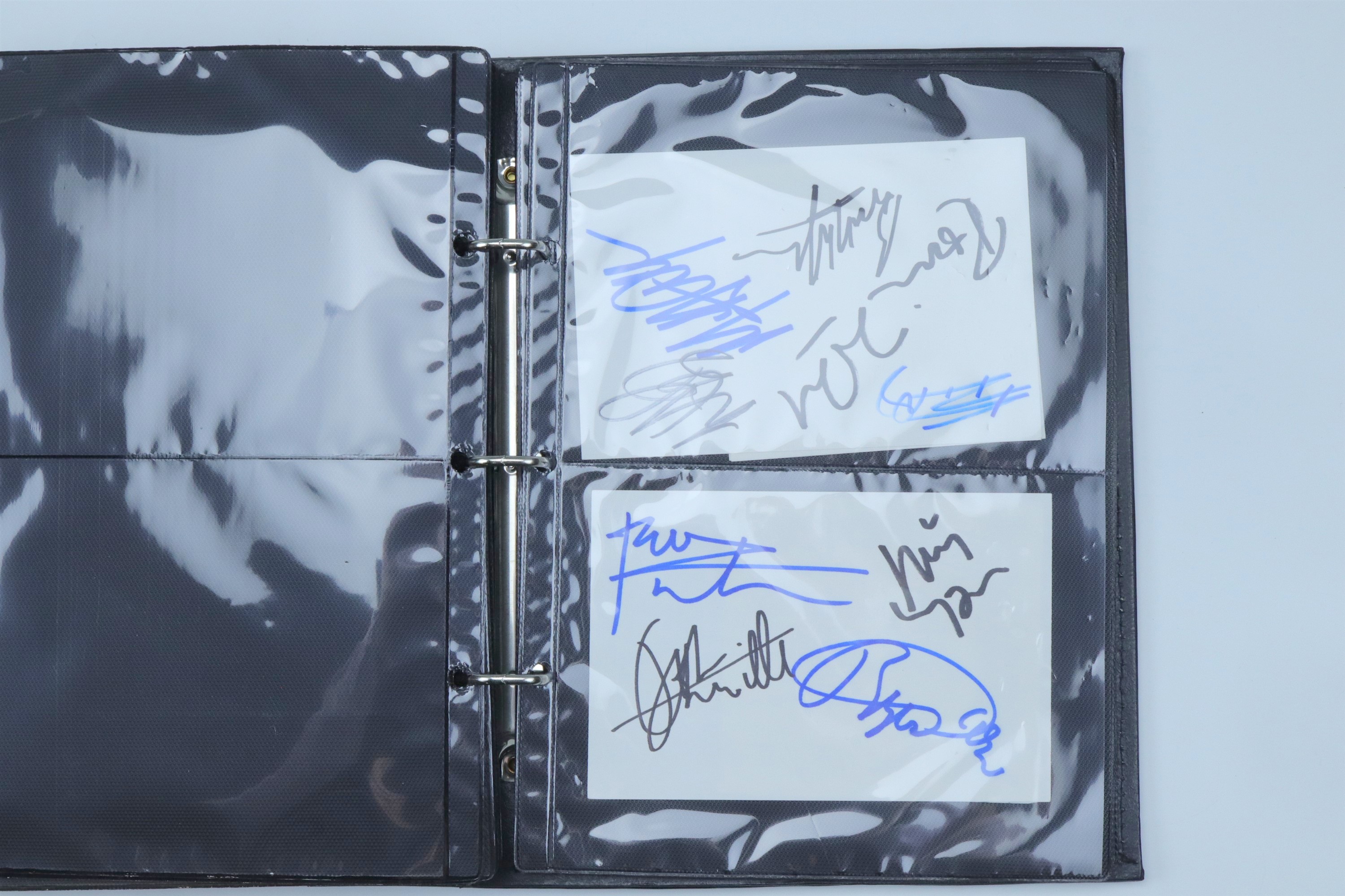 [ Autographs ] Album of football players' signatures, including Bobby Robson, Glen Hoddle, George - Image 35 of 35