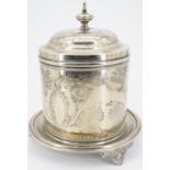 An Edwardian electroplate biscuit barrel, 22 cm high