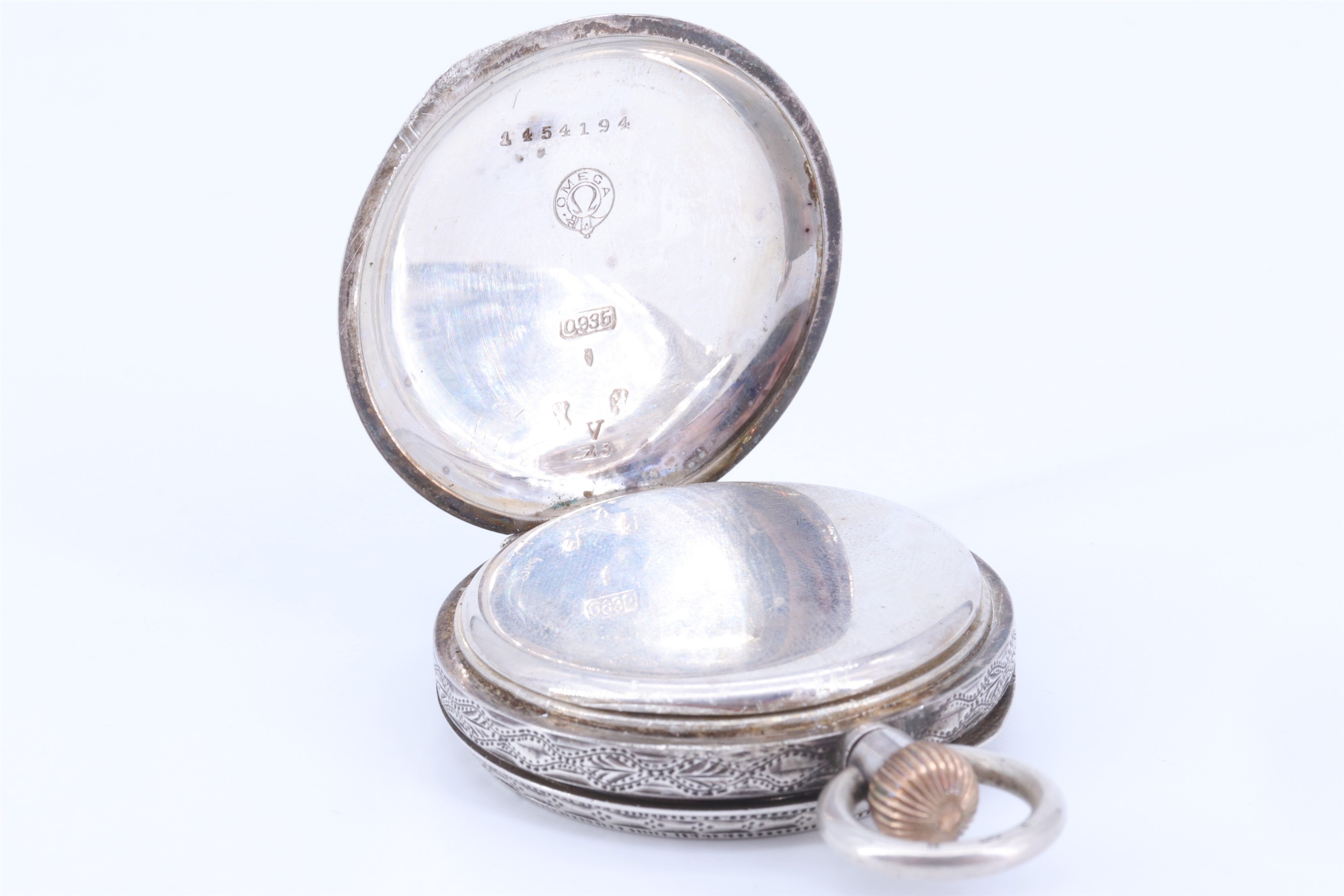 A early 20th Century lady's Swiss silver fob watch, having a crown wind and set movement, with a - Image 3 of 5