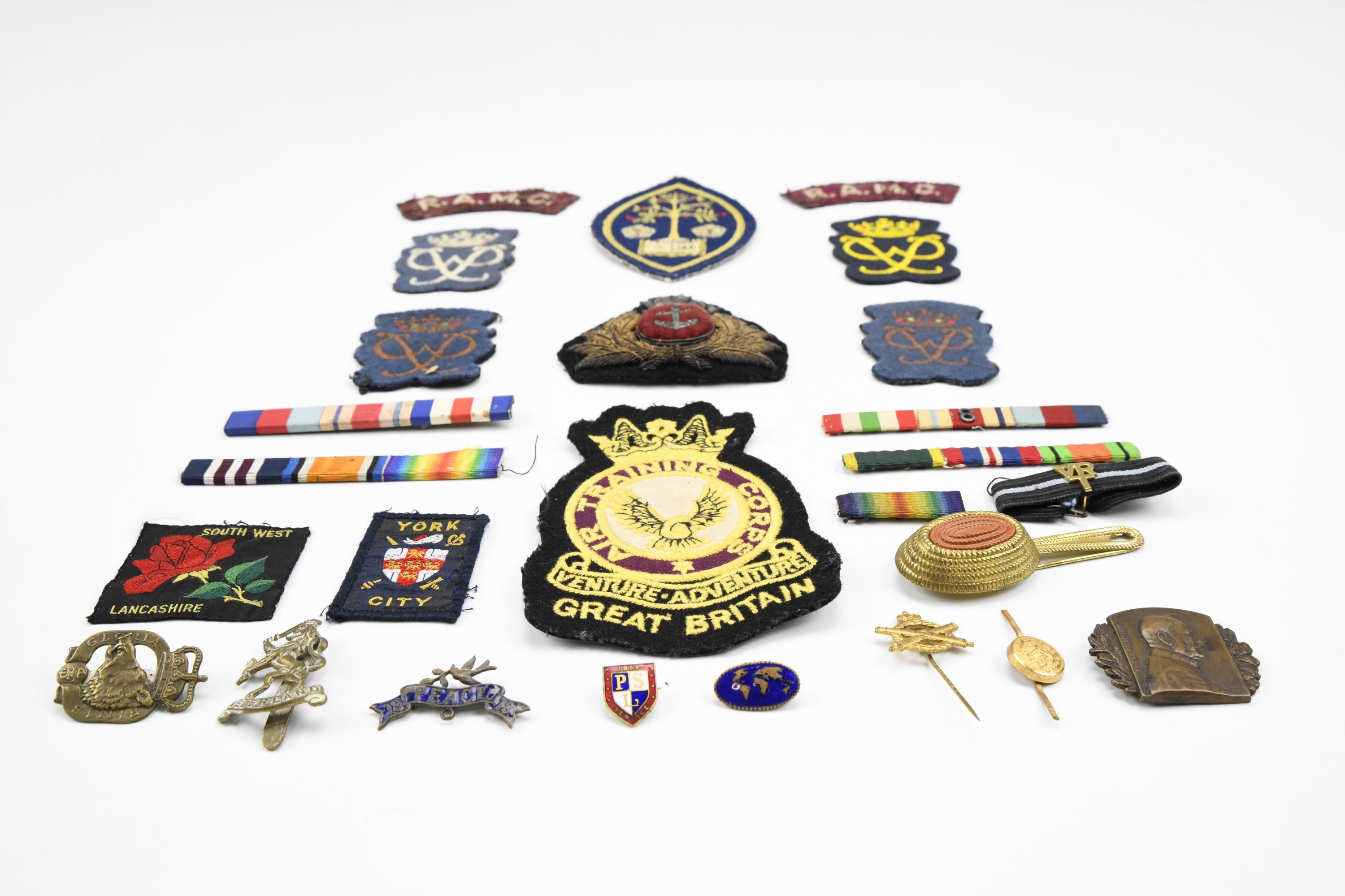 Sundry items of insignia including a Merchant Navy officer's cap badge, a Second World War Dutch - Image 2 of 2