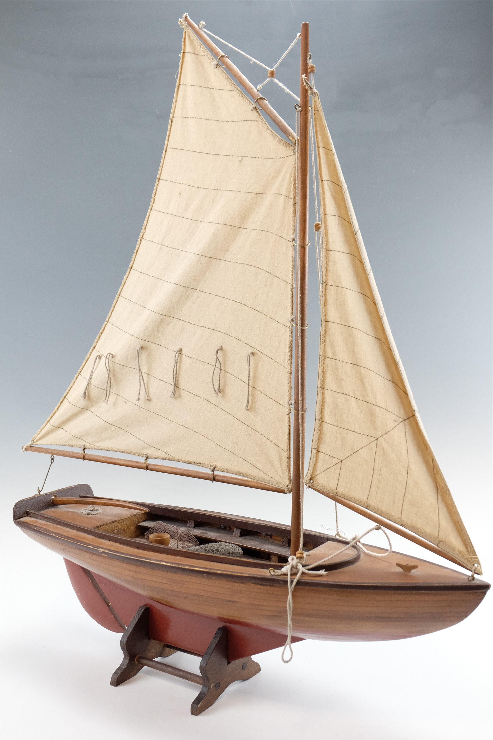 An early to mid 20th Century wooden model gaff rigged fishing boat / pond yacht, of carvel plank