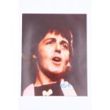 [ Autograph / The Beatles ] A Paul McCartney signed photograph, 25.5 x 20.5 cm