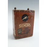 A vintage "Siemans Brothers & Co Ltd" size GR3 dry battery, early 20th Century, 16 cm