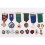 Sundry badges and medallions including a Comrades of the Great War lapel badge, a 1920 Stockton on