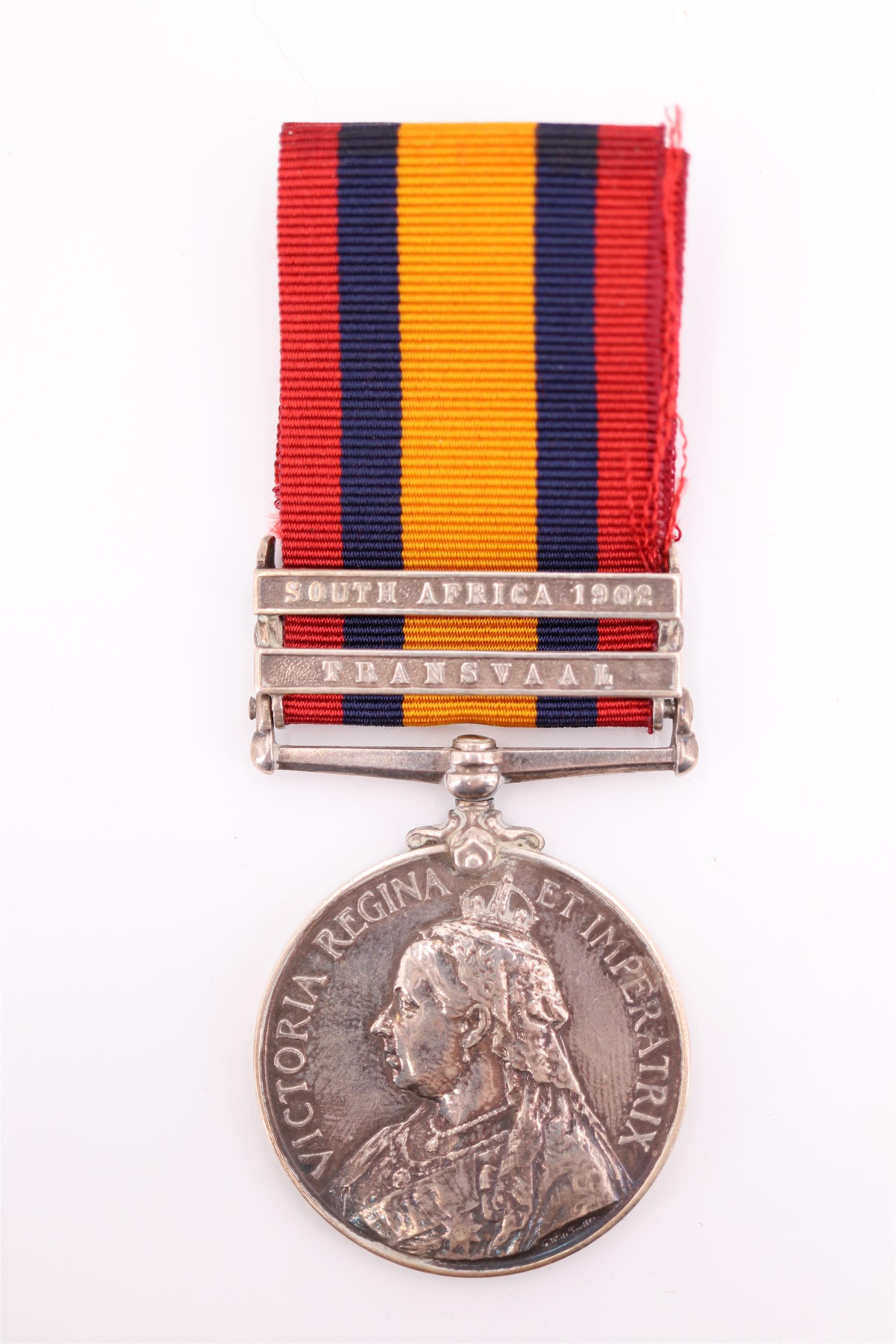 A Queen's South Africa Medal with two clasps to 4052 Pte R Bolton, Border Regiment