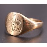 A 9 ct gold signet ring, bearing an engraved monogram, Z+5, 4.8 g