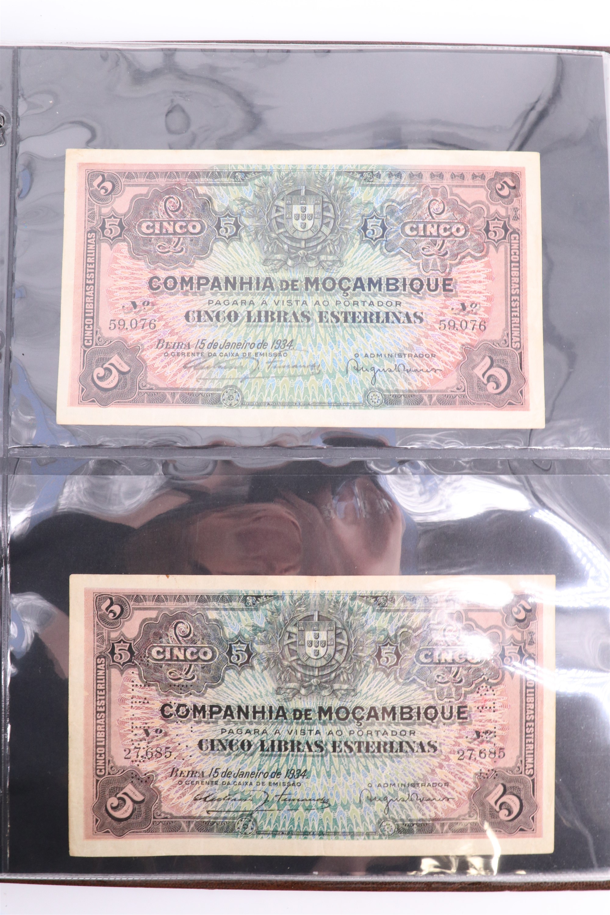 An album containing a collection of world banknotes, including Zaire (DR Congo), Ireland, - Image 72 of 87