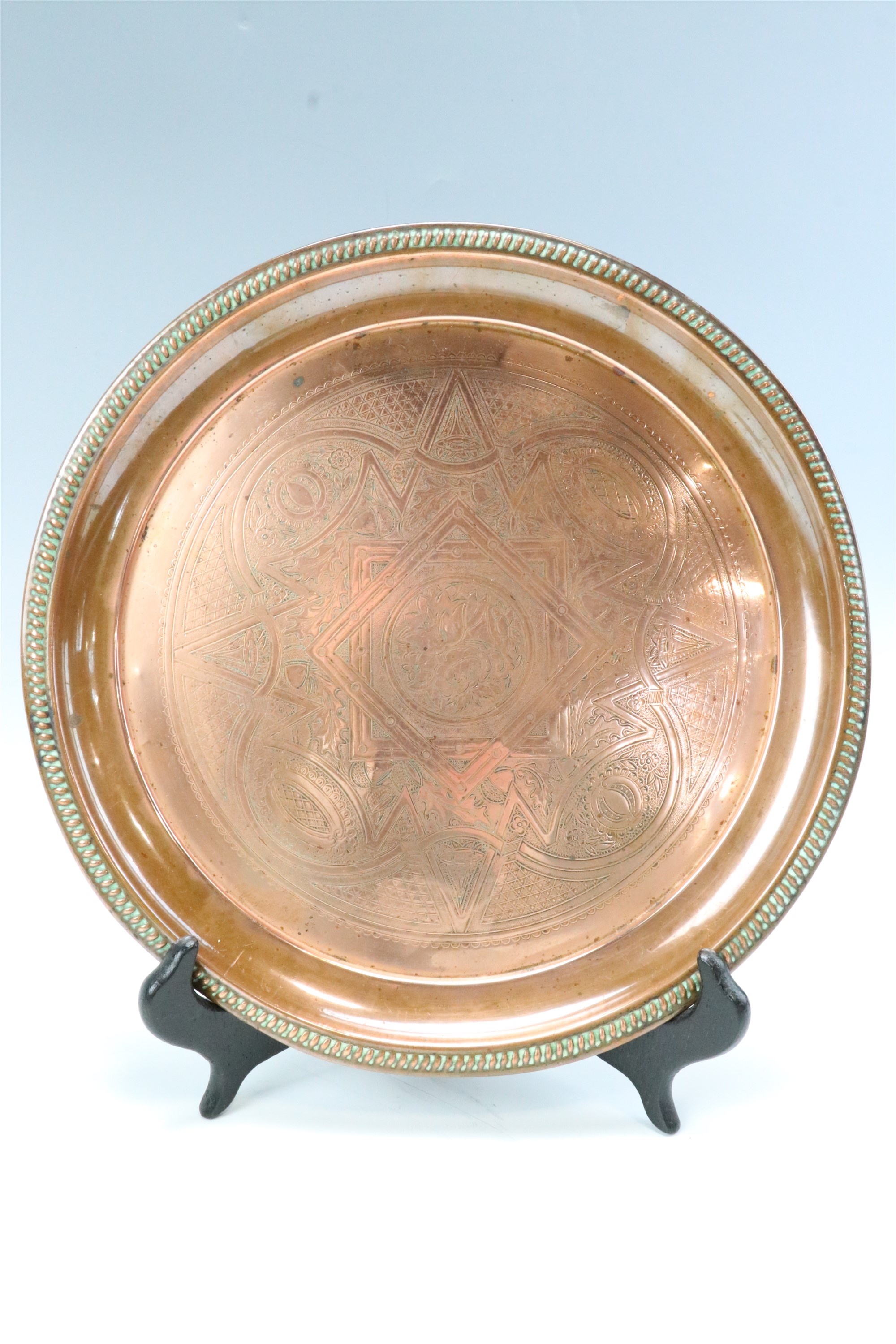 An early 20th Century copper tray, bearing engraved acorn and floral decoration, by Joseph Sankey - Image 2 of 5