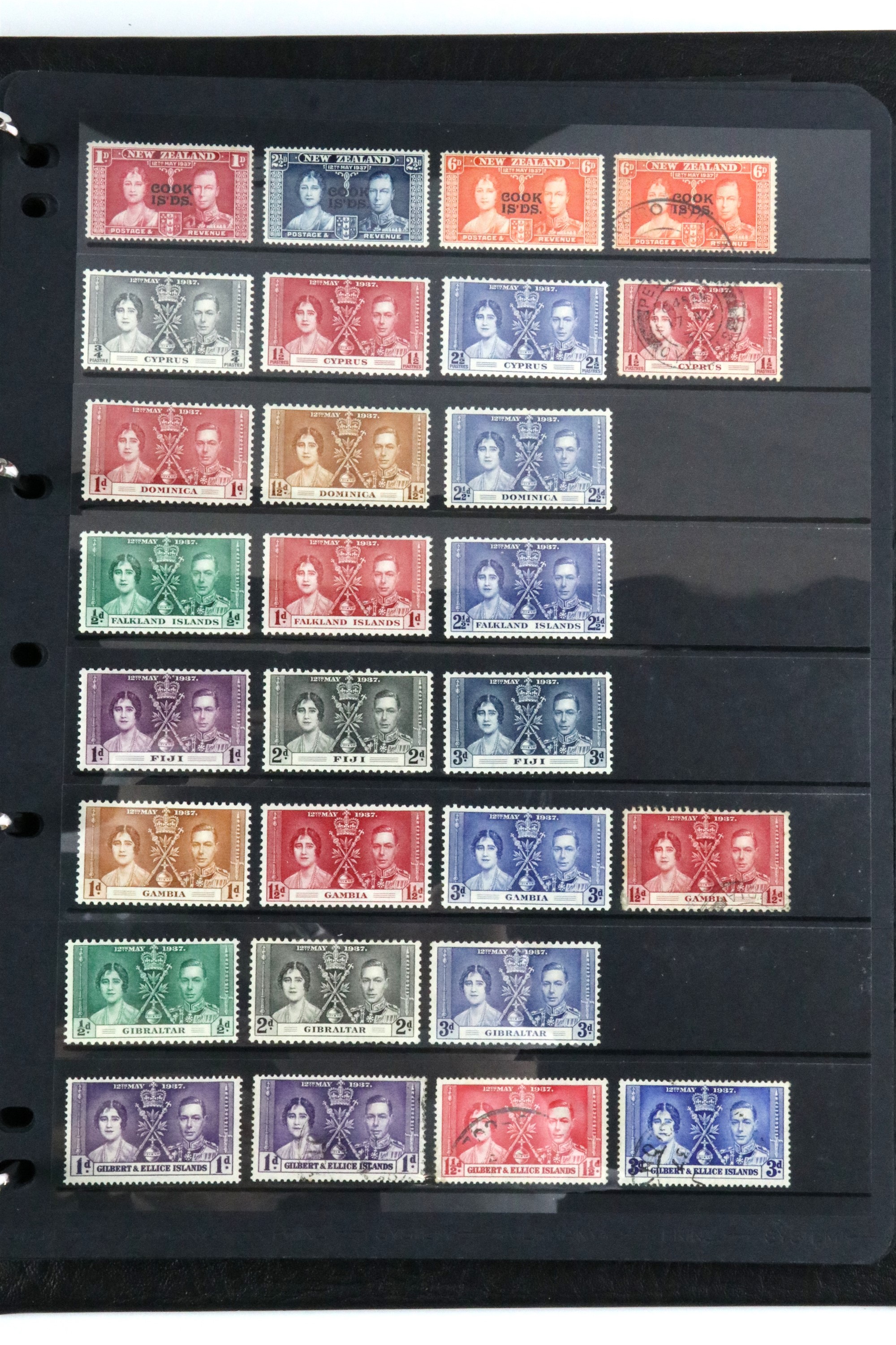 An album containing a collection of British Commonwealth definitive stamps - Bild 23 aus 45
