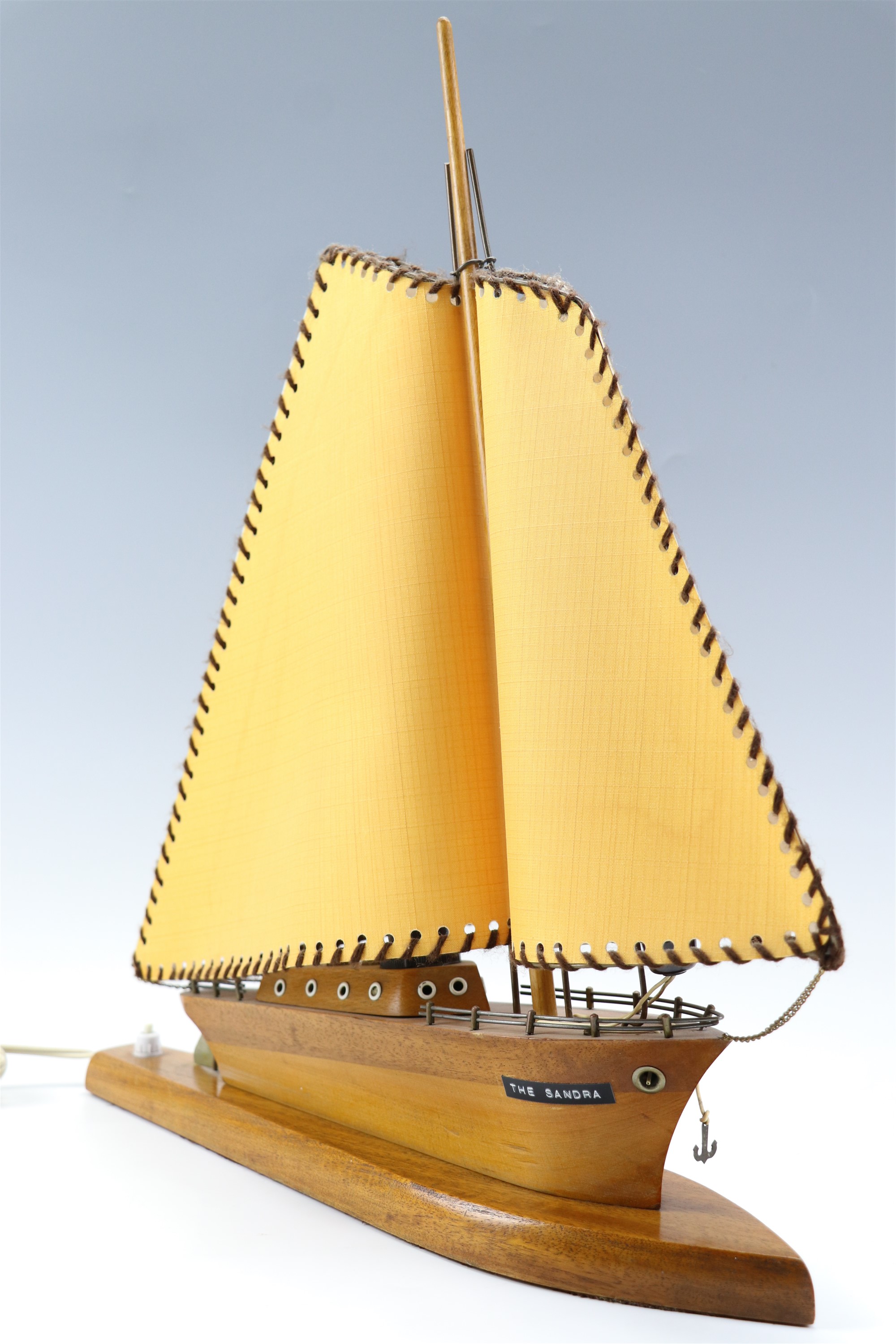 A vintage wooden table lamp in the form of a sailing boat / yacht, 49 cm - Image 4 of 6