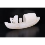 A Chinese carved jade boatman and boat, 6.5 cm