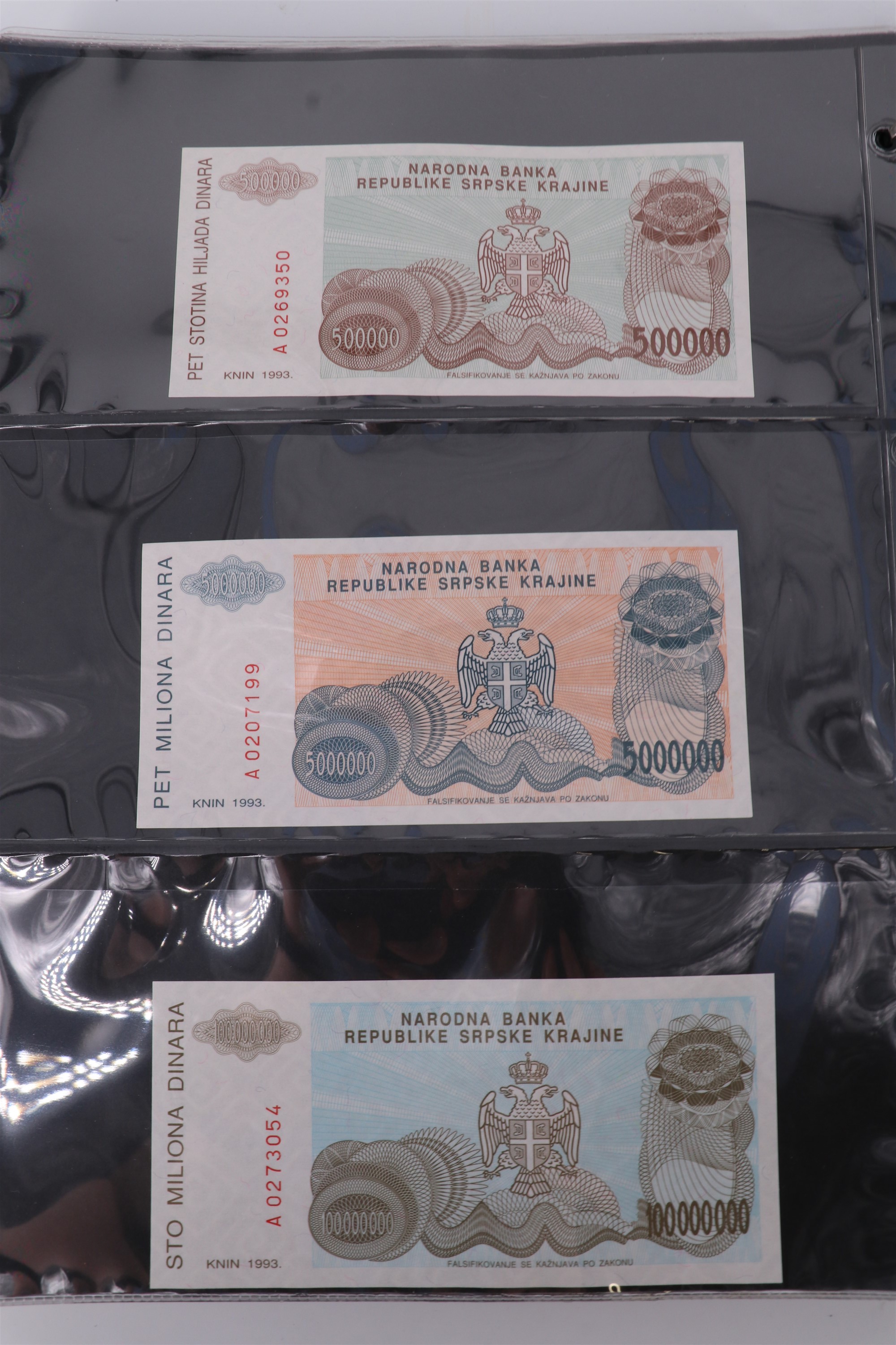 An album containing a collection of world banknotes, including Zaire (DR Congo), Ireland, - Image 47 of 87