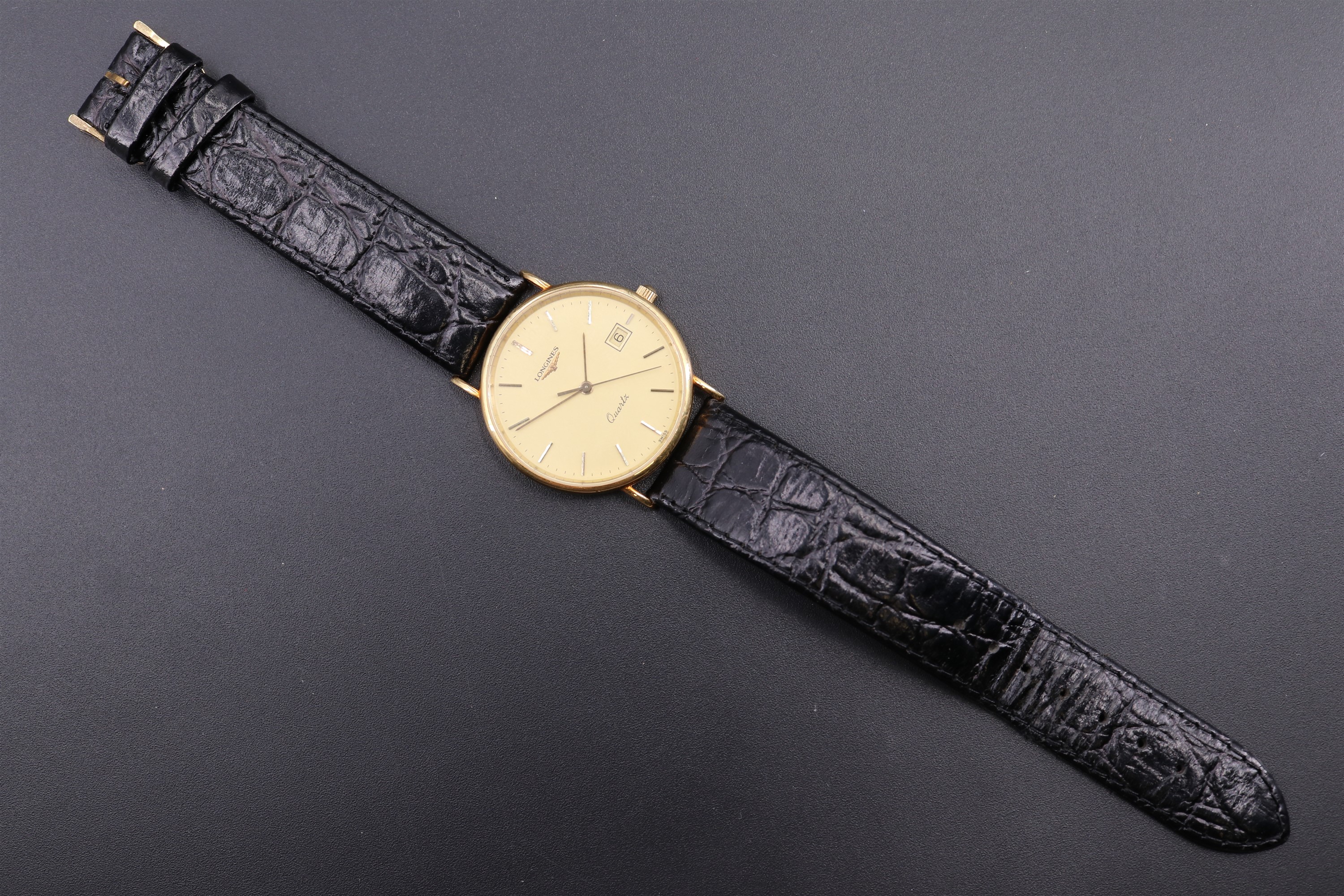 An 18 ct gold Longines wristwatch, having a six jewel quartz movement, the dial with baton - Image 4 of 8