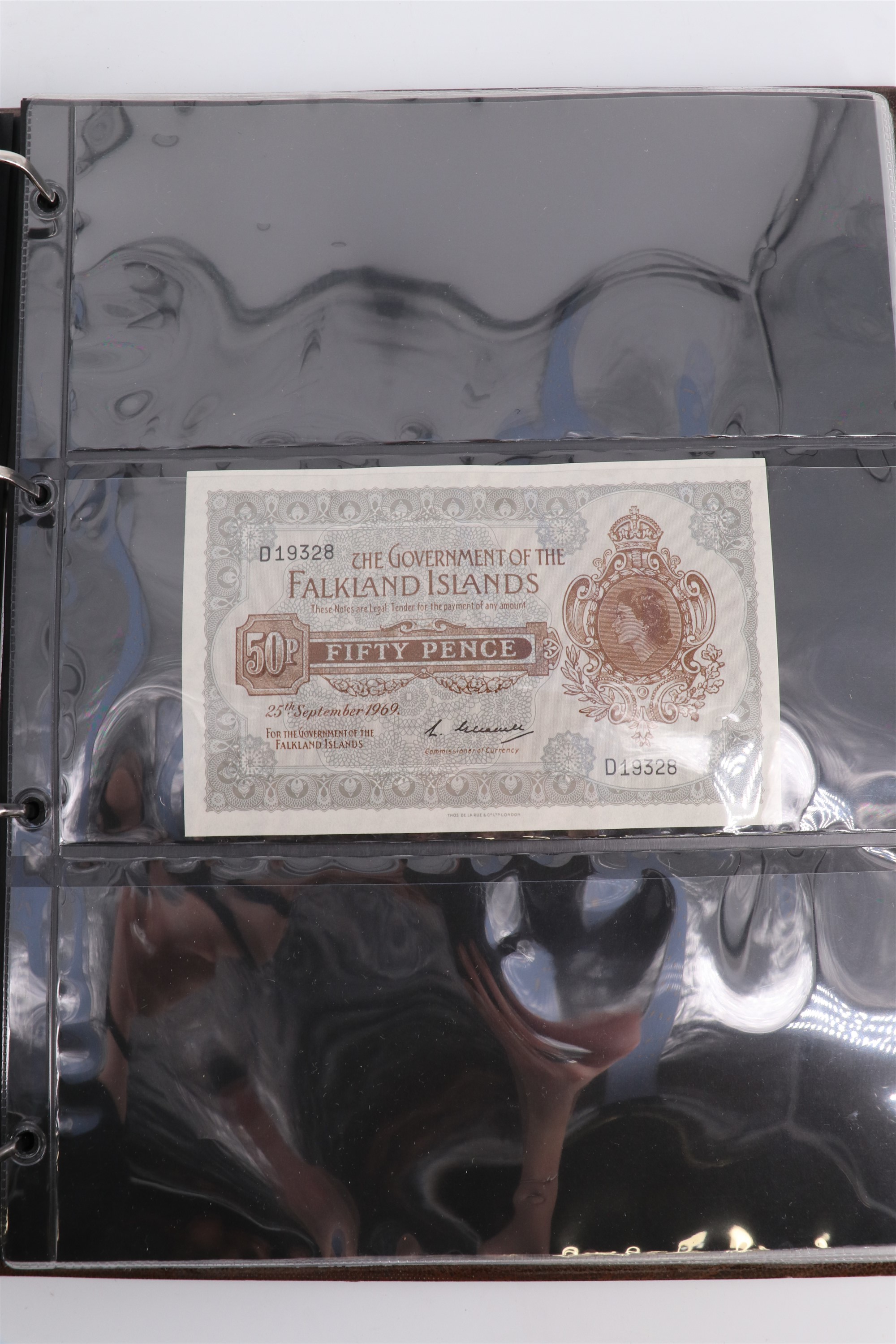An album containing a collection of world banknotes, including Zaire (DR Congo), Ireland, - Image 68 of 87