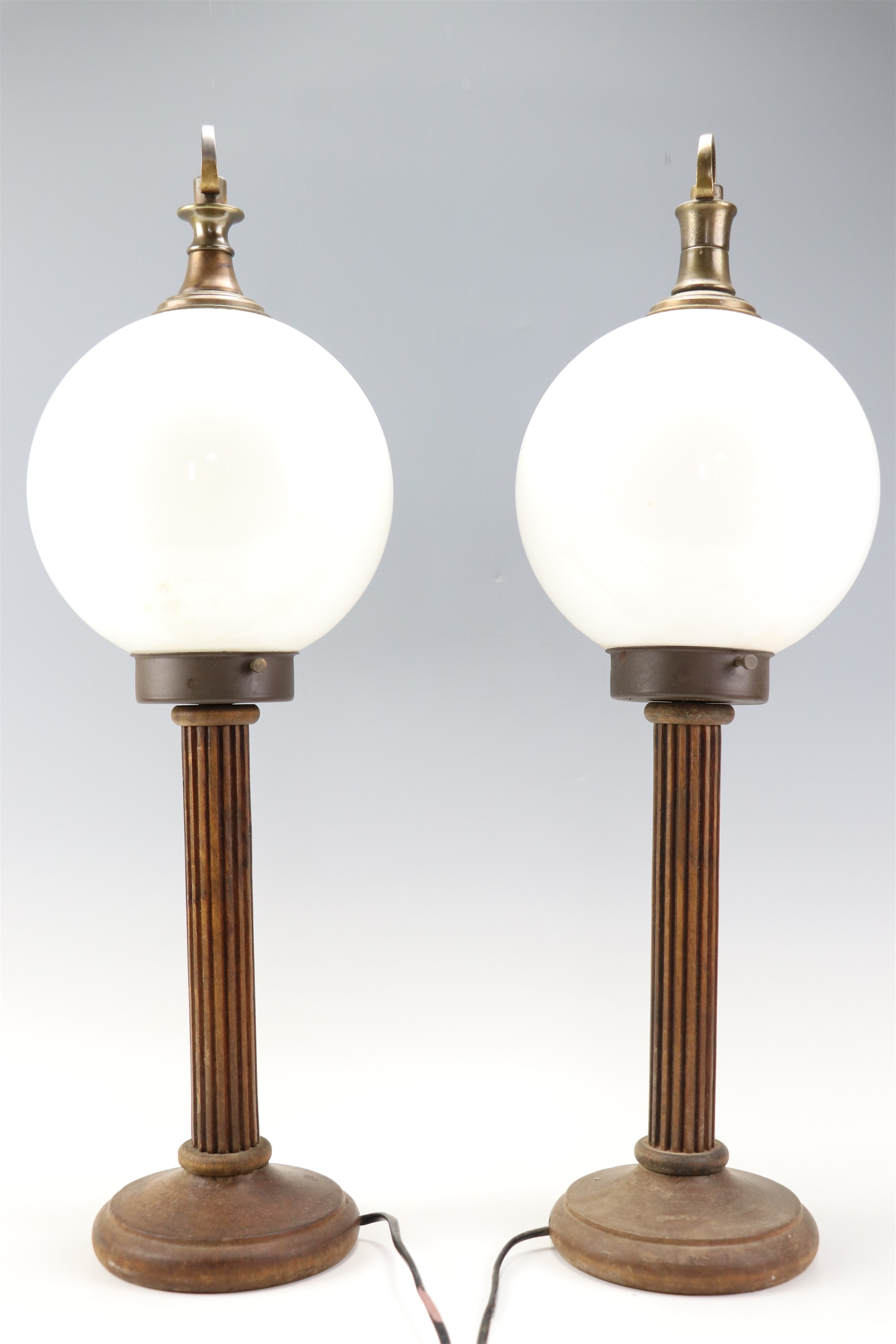 A pair of columnar wooden table lamps having glass globe shades, 61 cm - Image 4 of 6