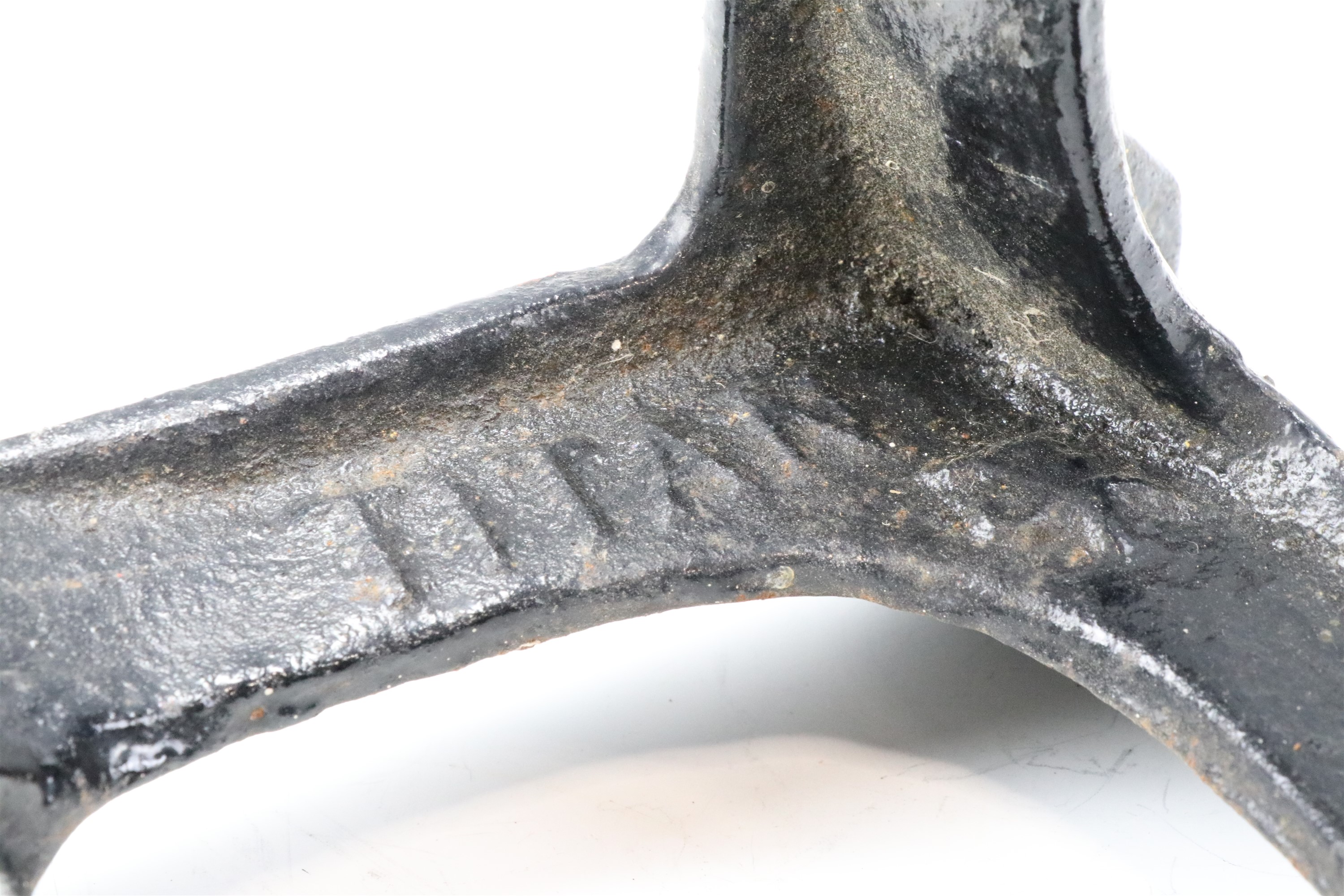 A late 19th / early 20th Century cobbler's cast iron "Titan" shoe last, 15 cm - Image 3 of 3