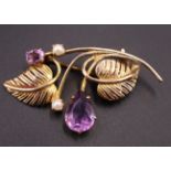An amethyst, pearl and 9 ct gold sprig-and-berry brooch, 4 cm, 4.4 g