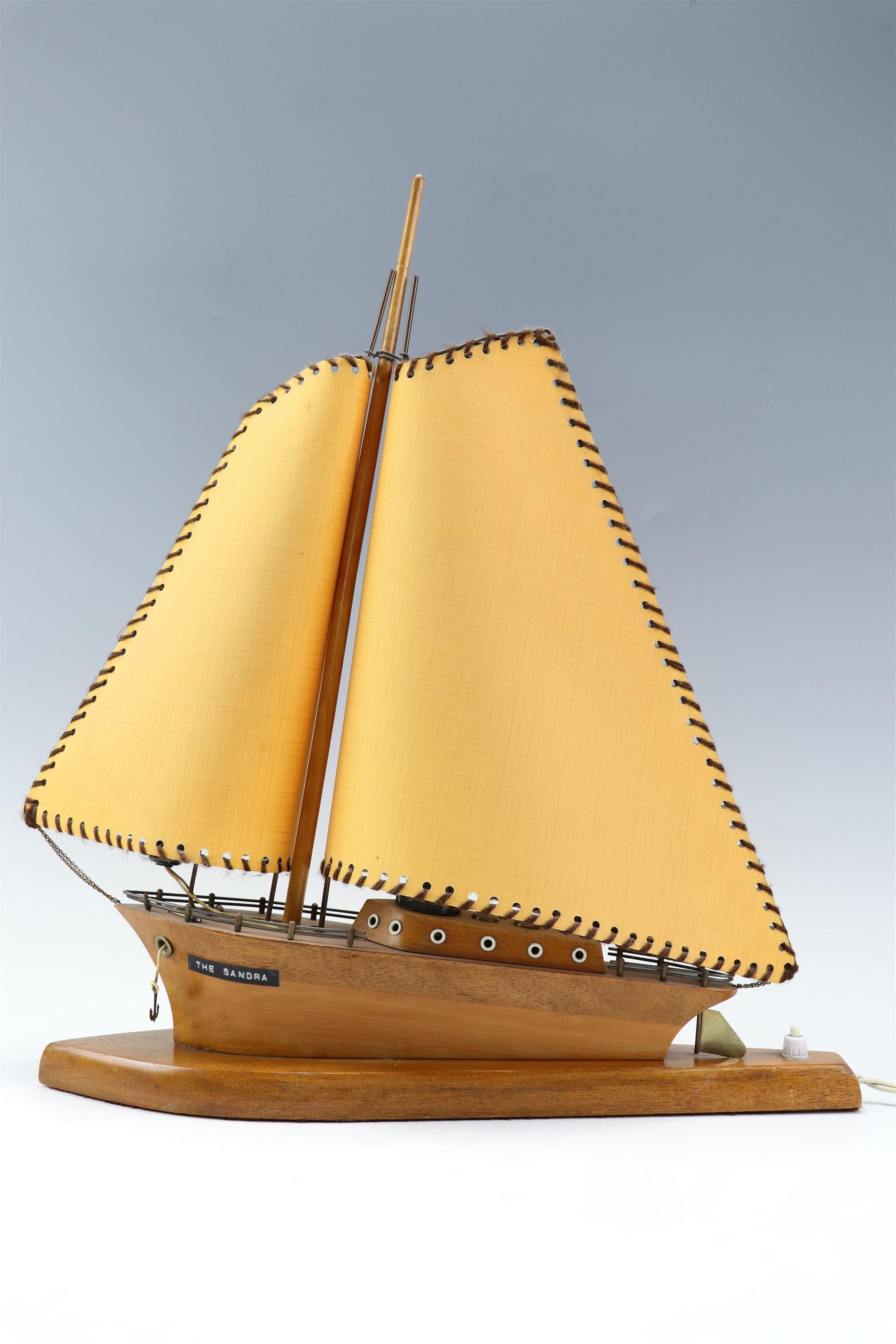 A vintage wooden table lamp in the form of a sailing boat / yacht, 49 cm - Image 2 of 6