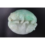 A Chinese carved jade pair of nestling cats, 4.5 cm x 3.5 cm