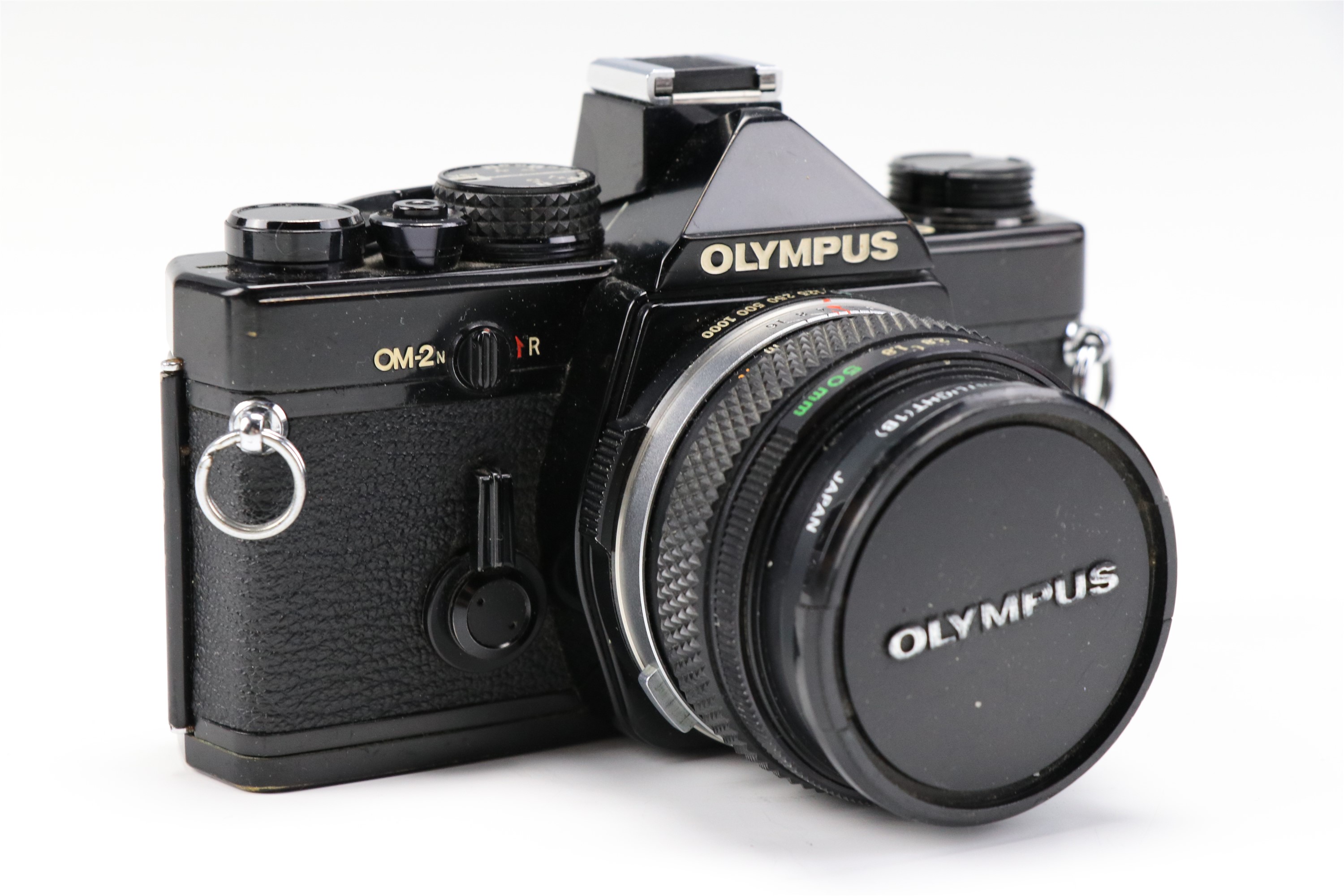 An Olympus OM-2 camera body together with a 1:1,8 f = 50mm lens, a Teleconverter 2X-A lens, a - Image 12 of 19