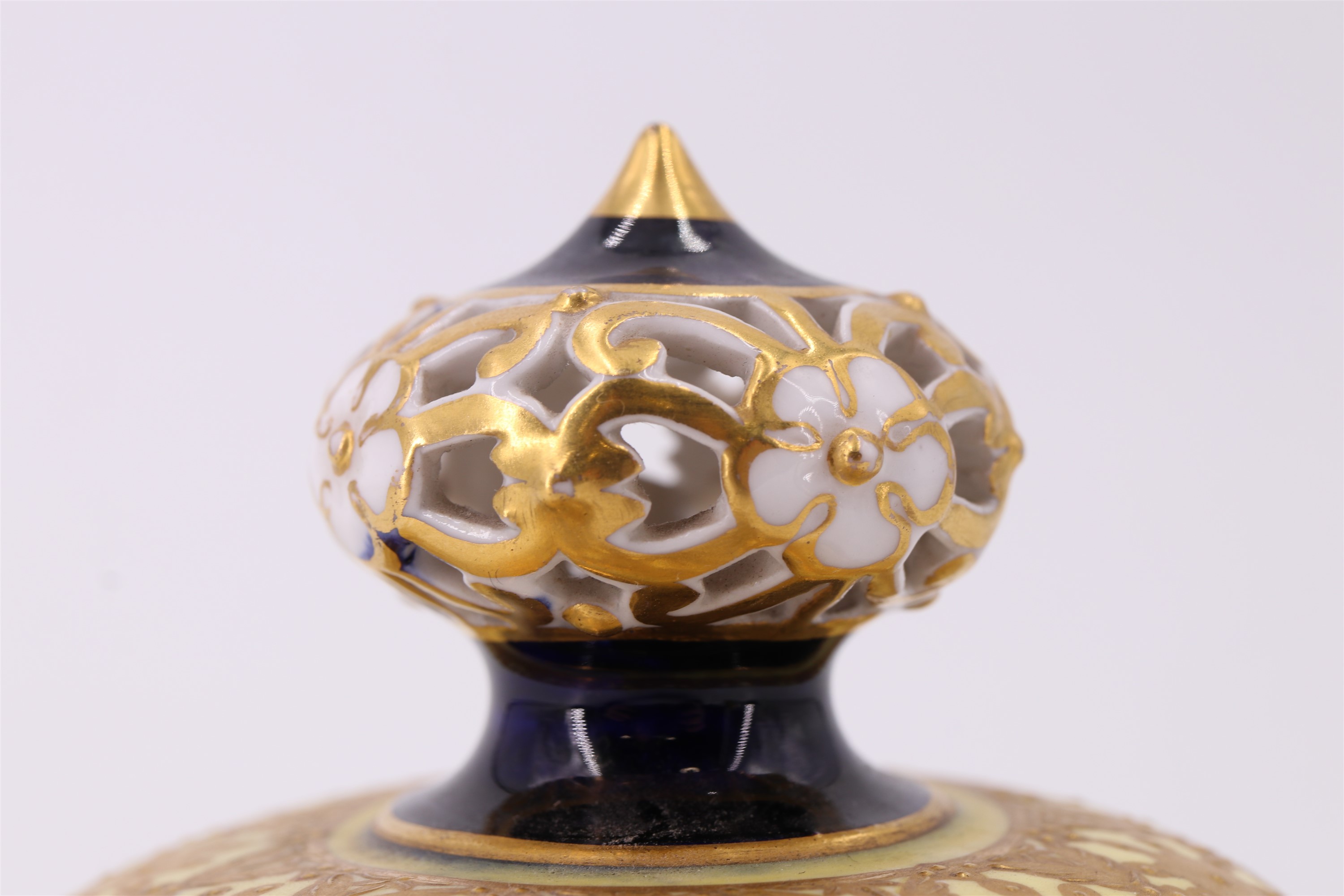 A late Victorian Royal Crown Derby Alhambra vase, of pronounced oblate form with domed cover, - Image 13 of 13