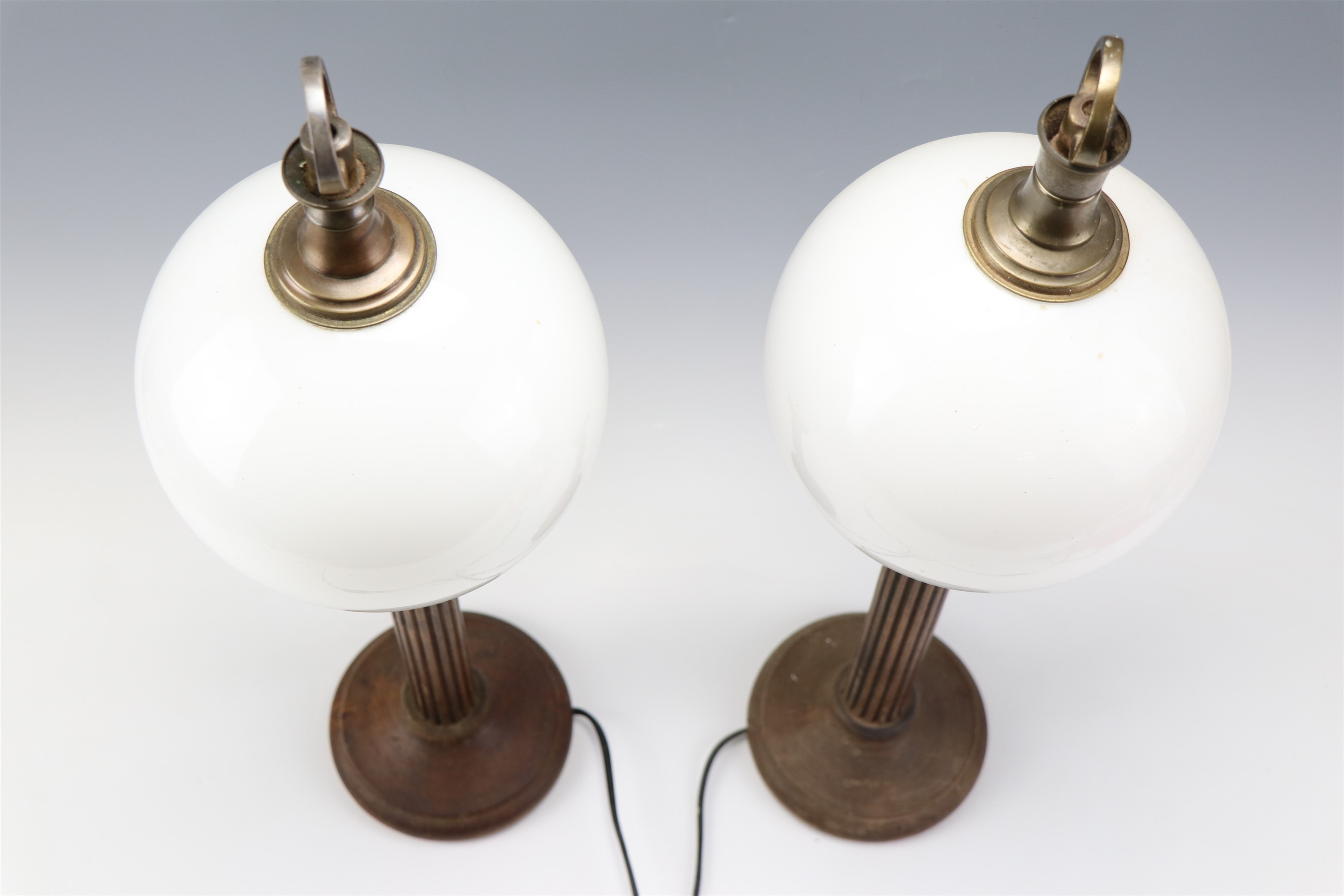 A pair of columnar wooden table lamps having glass globe shades, 61 cm - Image 5 of 6