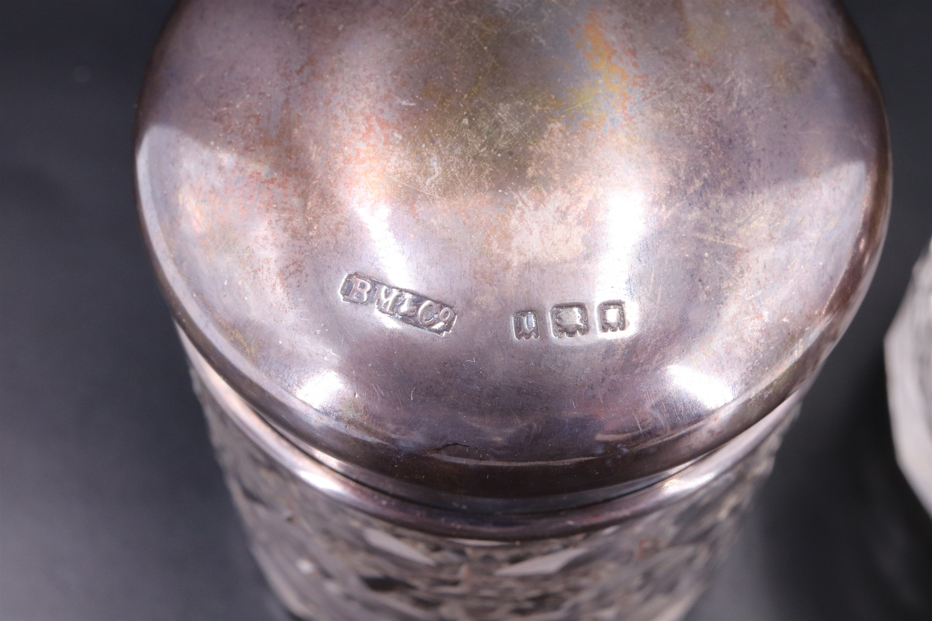 A pair of George V silver topped cut glass dressing table containers, having star and diamond - Image 2 of 3