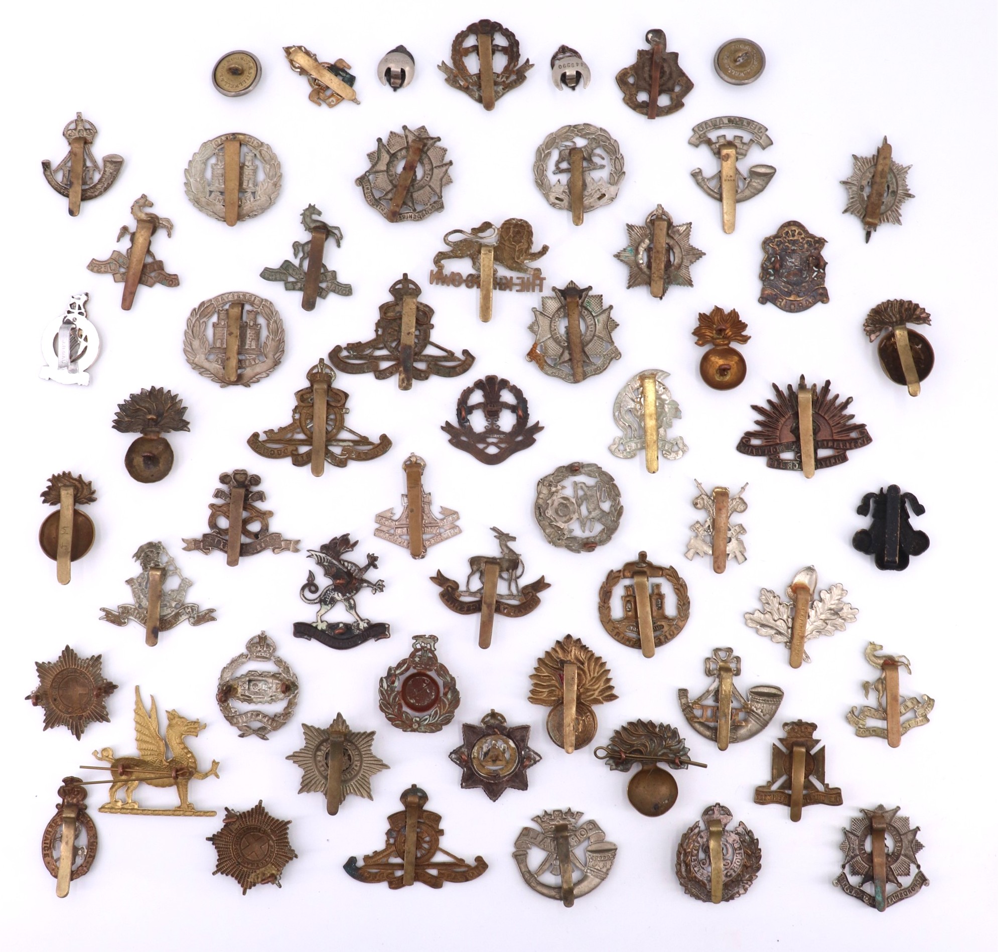 A collection of British army cap badges etc, including a theatre-made Royal Sussex Regiment cast - Image 2 of 2